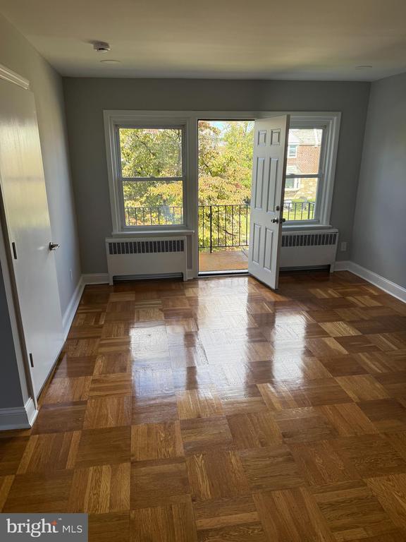 Building Photo - 928 Durard St