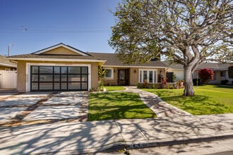 Building Photo - 8562 Sandy Hook Dr