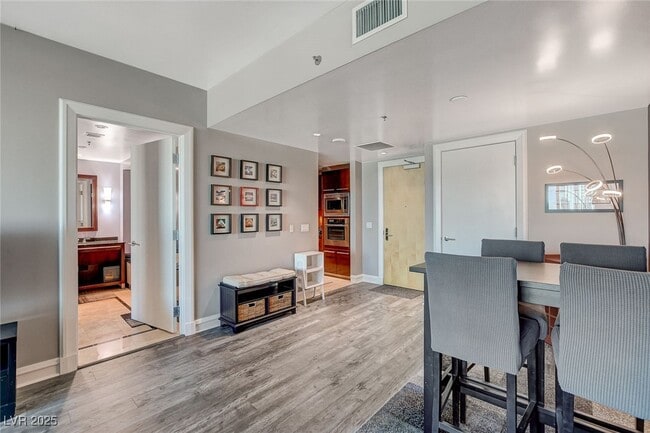 Building Photo - 2700 S Las Vegas Blvd