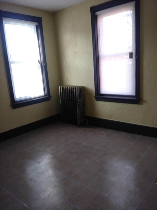 Building Photo - 4832 Hawthorne St