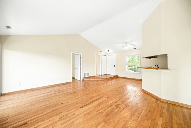 Foto del edificio - 363 Pembroke Ln
