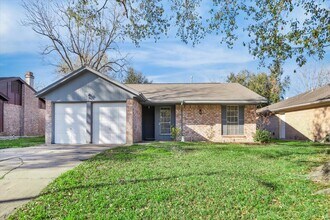 Building Photo - 13746 Drakewood Dr