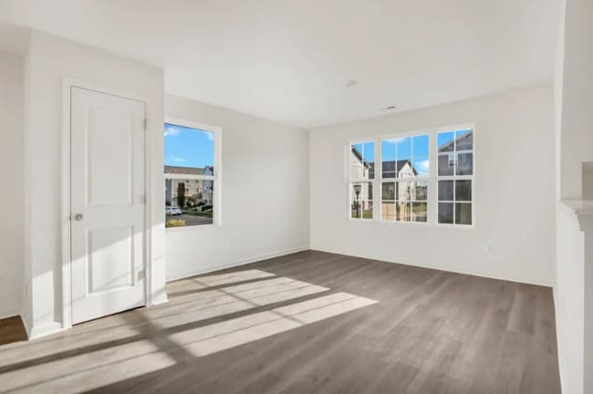 Building Photo - 6550 Linden Trl
