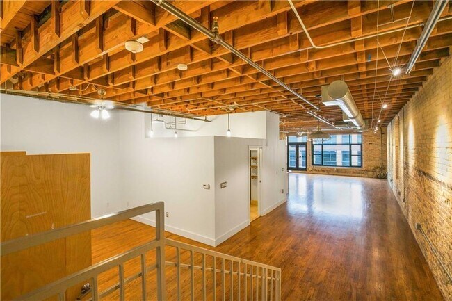 Building Photo - 411 Brazos St