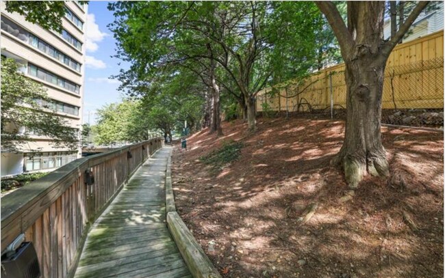 Building Photo - Bright And Spacious 2 Bed 2 Bath Condi With Balcony In Vibrant Highpointe