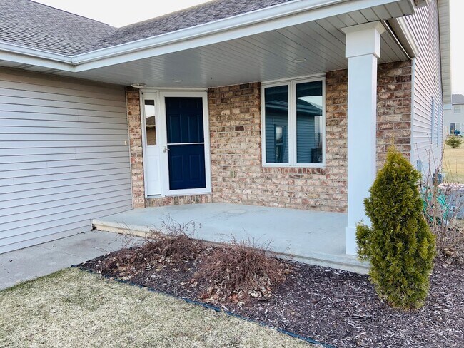Front Door - N1125 Craftsmen Ct