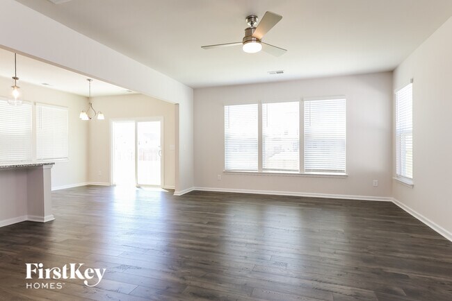 Foto del edificio - 615 Goldburn Wy