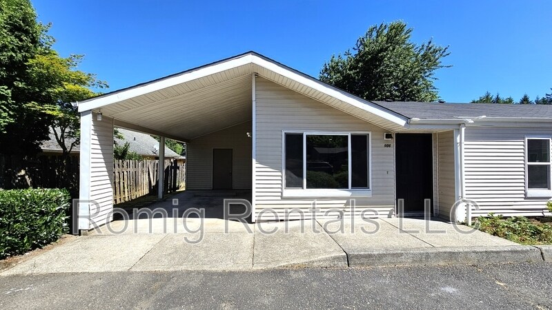 Primary Photo - 906 Pioneer St
