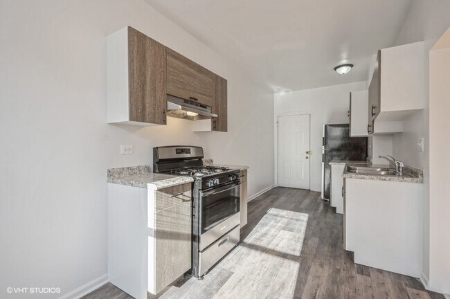 Building Photo - *Newly Remodeled 2023* 2 bed 1 bath, SS Ap...