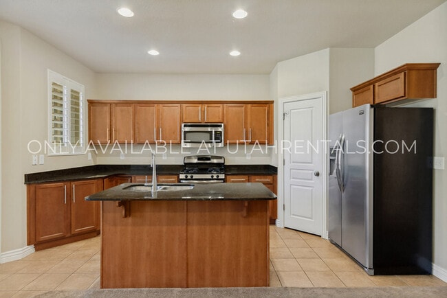 Building Photo - 136 W 3360 N