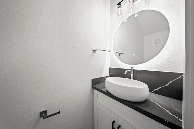 Building Photo - 4930 Chennault Rd