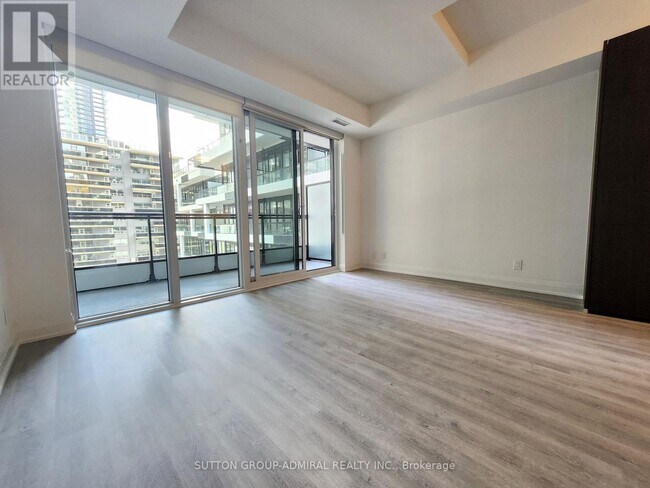 Photo du bâtiment - 65 Broadway Ave