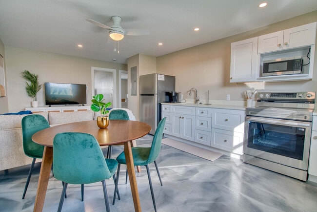 Building Photo - 126 Mango St