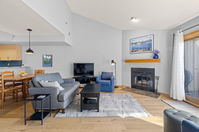 Building Photo - Flatiron View Retreat with Vaulted Ceilings & Private Balcony