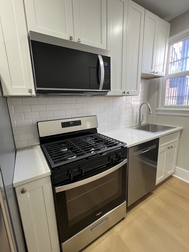 Foto principal - 5228 4th St NW