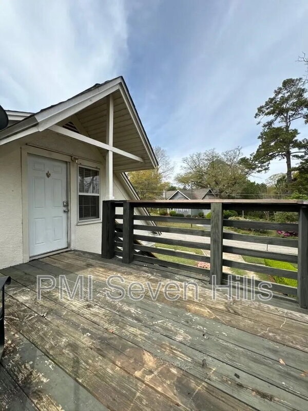 Building Photo - 1643 Fernando Dr