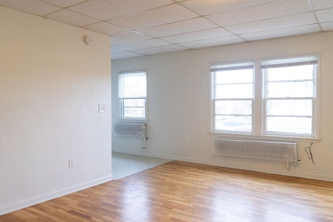 Building Photo - Finally, a Place That’s All Yours — Cozy Downtown 1bd/1bth Awaits!