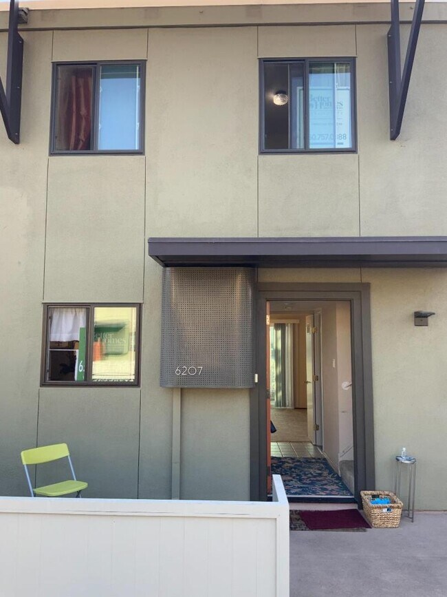 Foto del edificio - 6207 Admiralty Ln