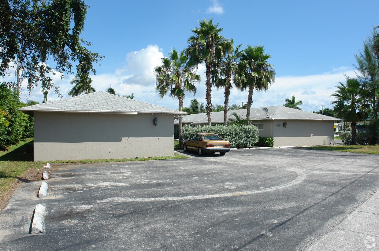 Primary Photo - 1475 Forest Hill Blvd