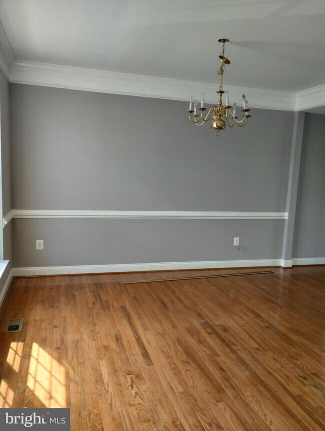 Building Photo - 9320 Laurel Oak Dr