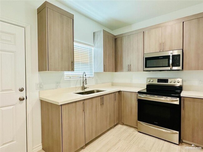 Foto del edificio - 805 N Clarence Ave