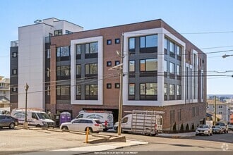 Building Photo - 4525 Bergenwood Ave