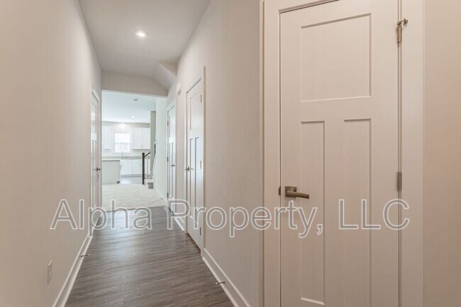 Foto del edificio - 121 Roseridge Dr