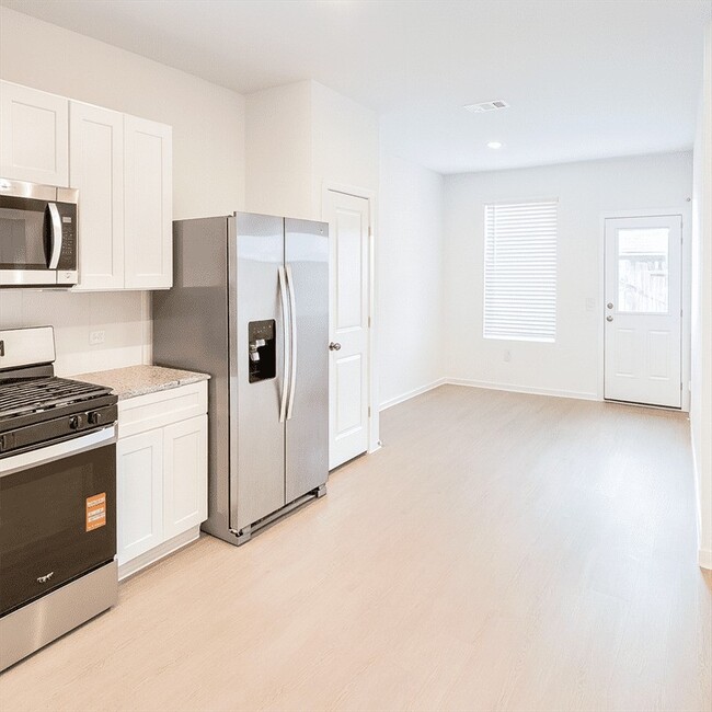 Building Photo - 26231 Arrowleaf Dr