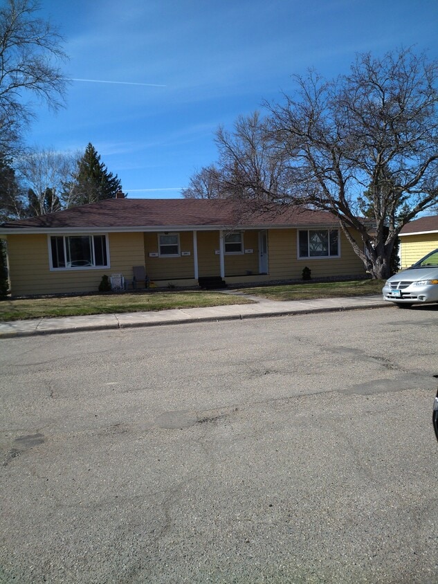 318 14th Ave E Unit 318 LL 2, Alexandria, MN 56308 Apartments in