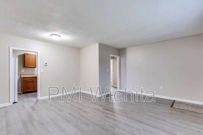 Building Photo - 4910 E Gilbert St