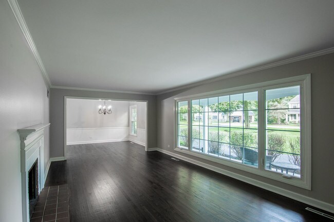 Building Photo - 437 Elm Rd