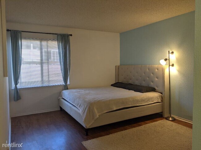 Building Photo - 2 br, 1 bath Condo - 303 Tradewinds Drive