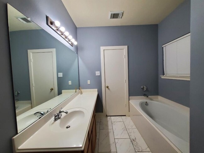 Building Photo - 5722 Sonoma Ridge
