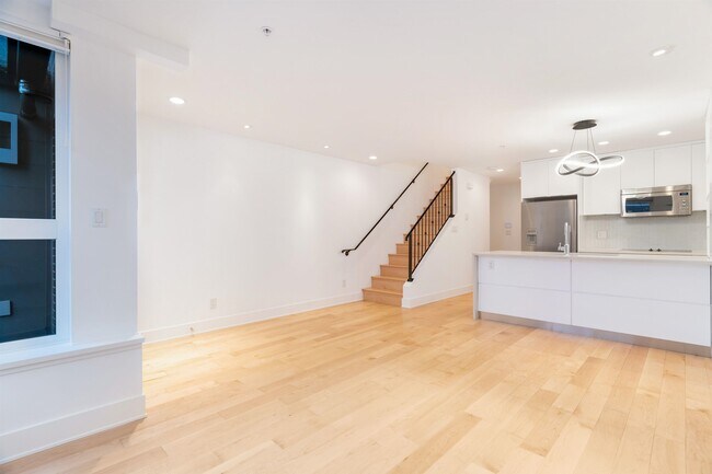 Living room - 2477 Waterloo St