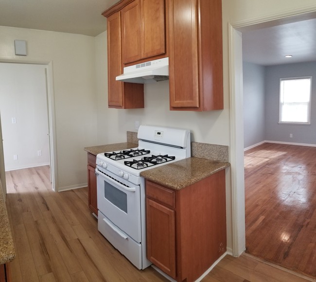 Kitchen with stove included - 3780 Cimarron St