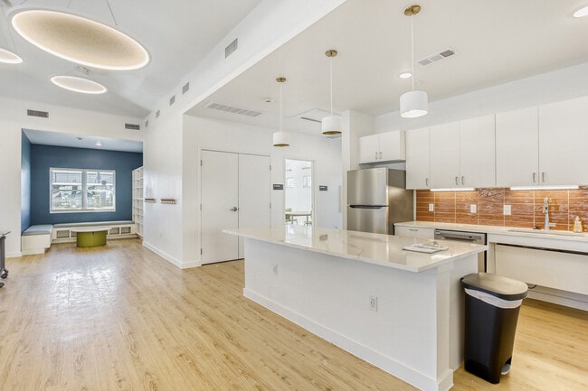 Building Photo - SADDLE CREEK VILLAGE