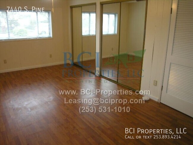 Foto del edificio - 7440 S. Pine-