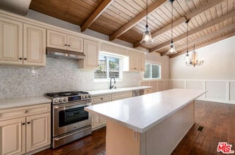 Building Photo - 1604 Oak Ave