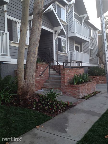 Building Photo - 10740 Blix St