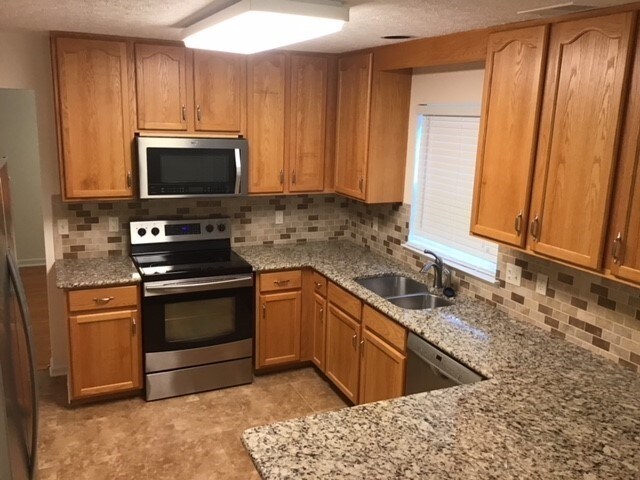 Building Photo - 408 Jameswood Ct