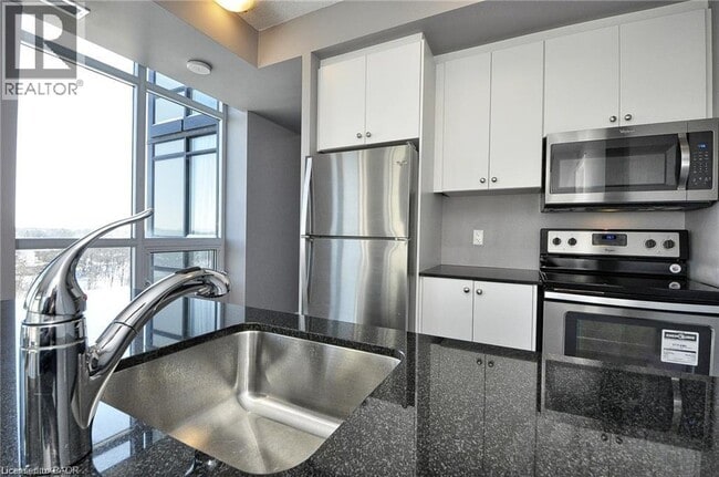 Photo du bâtiment - 150 Water St N