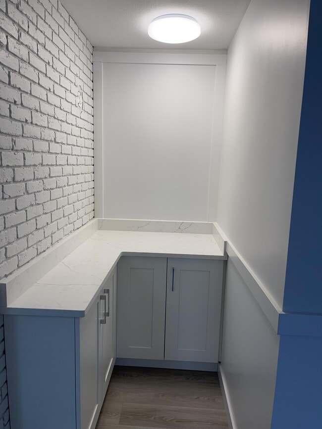 Building Photo - 1018 Main St