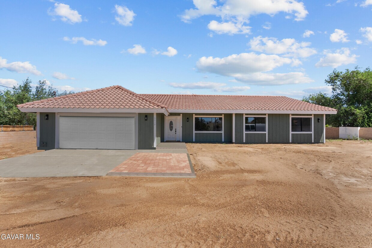 Primary Photo - 5039 W Ave K 14