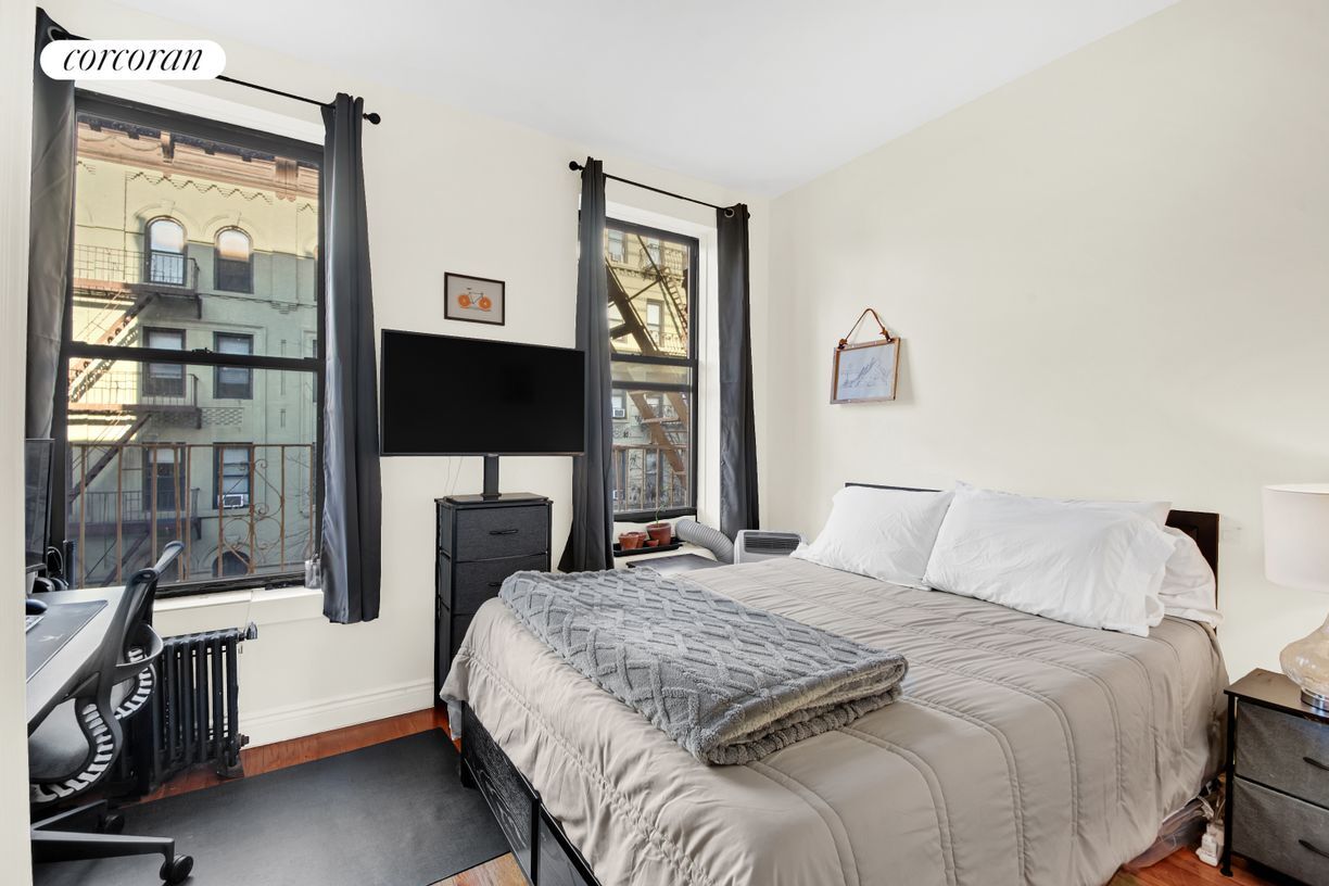 Foto del edificio - 230 E 25th St