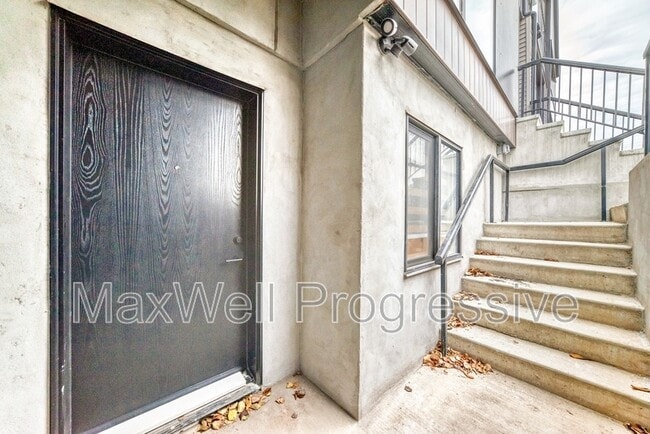 Building Photo - 15724-15103 103 Ave NW