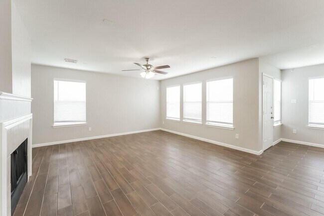 Foto del edificio - 16102 Dawn Marie Ln