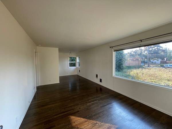 Livingroom - 5028 SE Woodstock Blvd