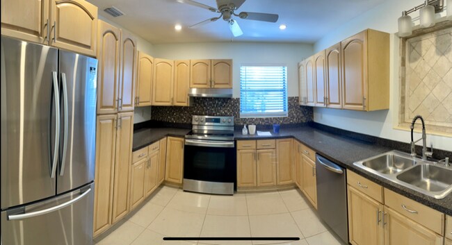 Foto del edificio - 161 SE 28th Ct