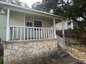 Building Photo - 1003 N LBJ Dr