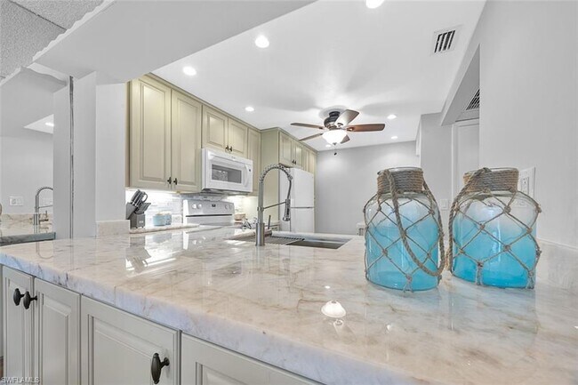 Foto del edificio - 1083 Forest Lakes Dr